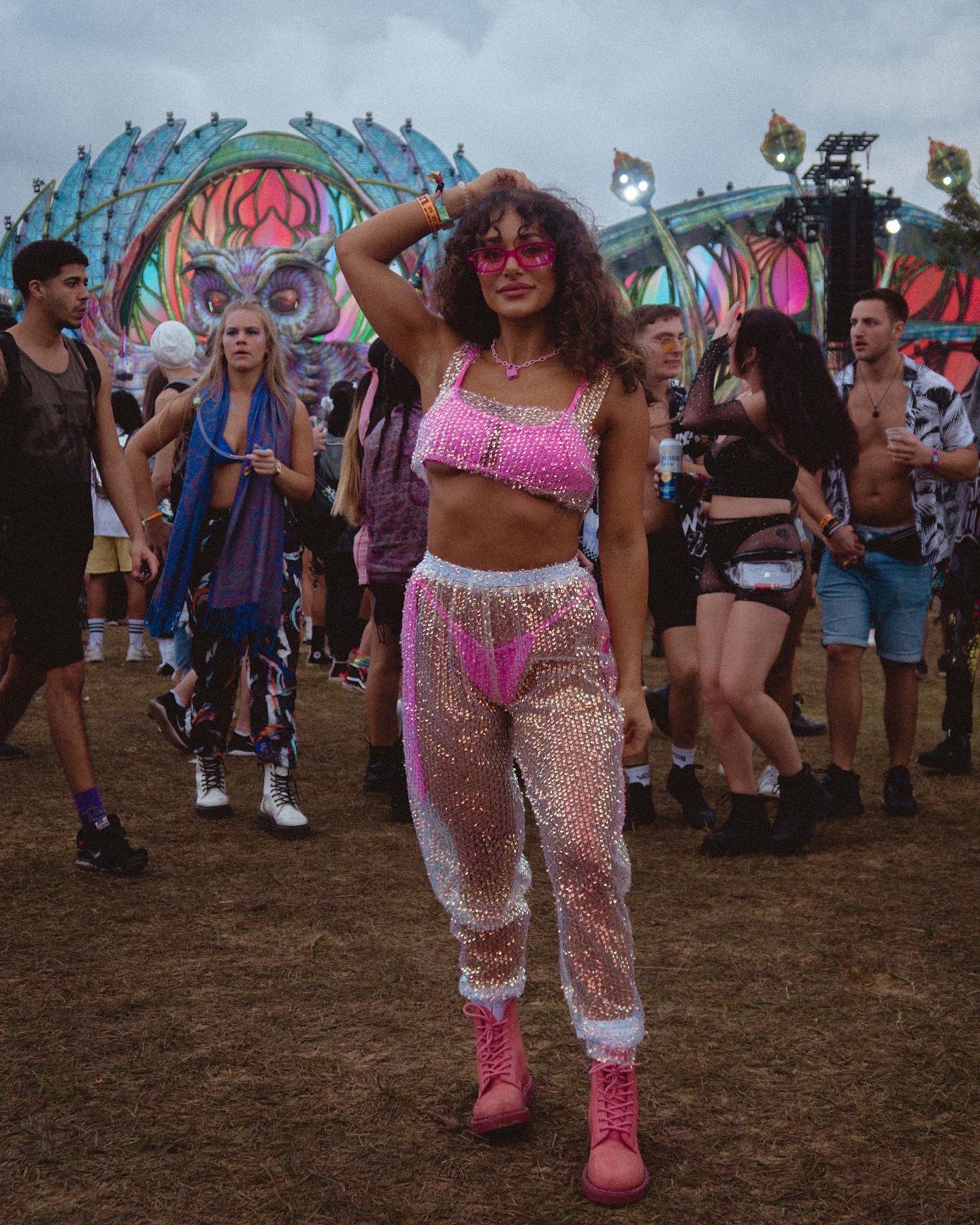 edc orlando outfir insto pink sequin pants dr marten combat boots pink retro glasses