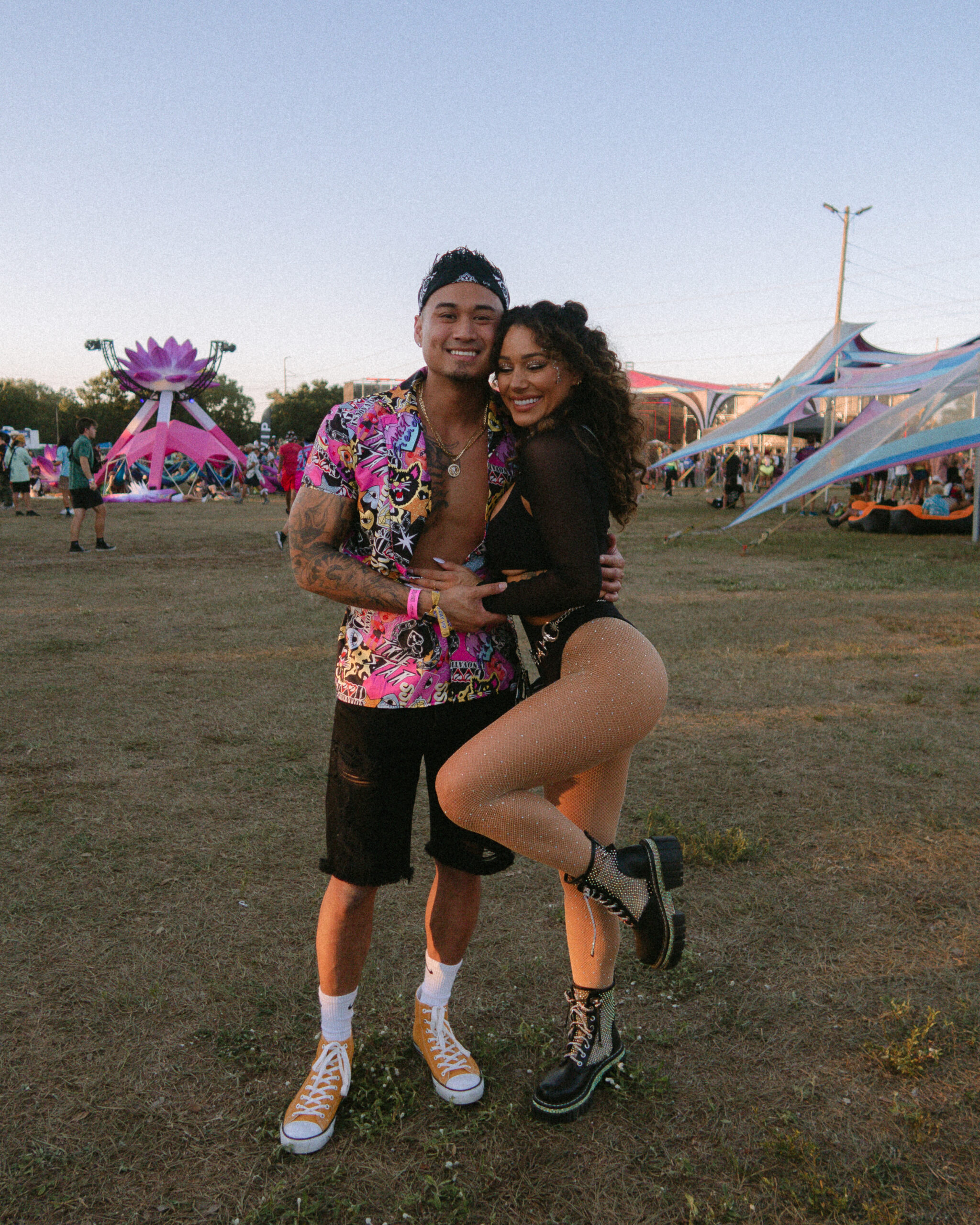 couples matching couple black outfit rave raver girl chain belt grunge fashion sunset music festival 2022 outfit ideas boho western music festival brown burning man etc orlando idclv rave outfit inspo inspiration ideas